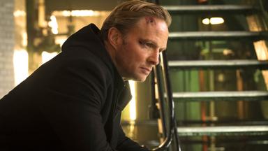 Stan Lee's Lucky Man 3x8