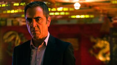 Stan Lee's Lucky Man 3x1