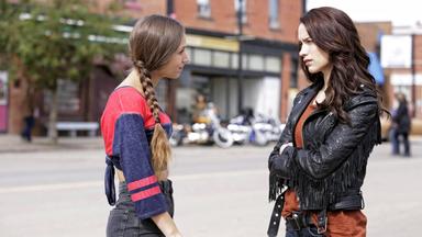 Wynonna Earp 1x1