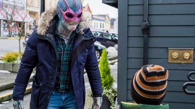 Resident Alien 1x3