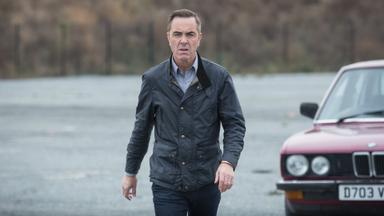 Stan Lee's Lucky Man 2x8