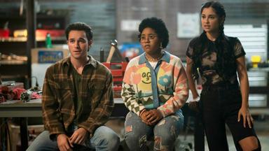 DC's Stargirl 3x2