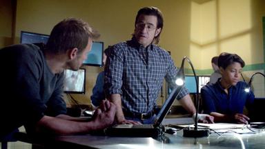 Crisis 1x9
