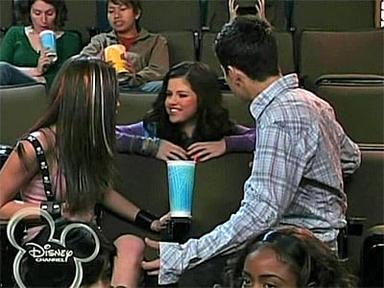 Los Hechiceros de Waverly Place 1x2