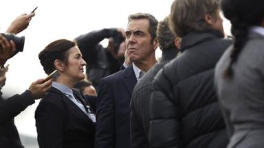 Stan Lee's Lucky Man 3x6