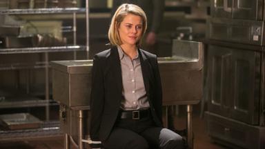 Crisis 1x8