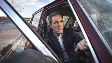 Stan Lee's Lucky Man 3x7