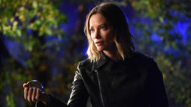 Stan Lee's Lucky Man 2x10