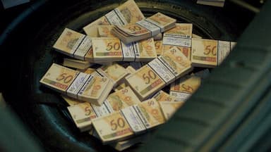 3 tonelada$: Asalto al Banco Central de Brasil 1x2