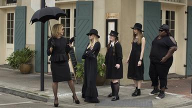 American Horror Story 3x1