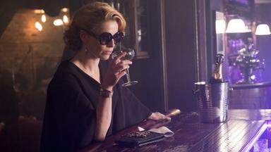 Stan Lee's Lucky Man 2x9