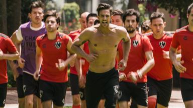 Club de Cuervos 4x5